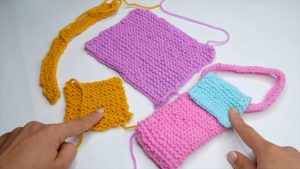 easy knitting phone pouch
